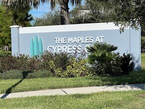 9627 Pembrooke Pines Dr in Sun City Center, FL - Foto de edificio - Building Photo