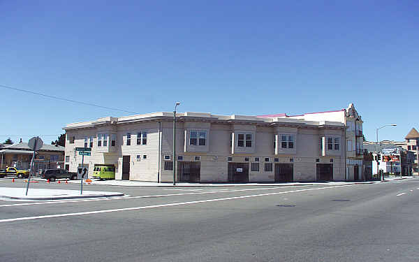 2401 San Pablo Ave in Oakland, CA - Building Photo - Building Photo