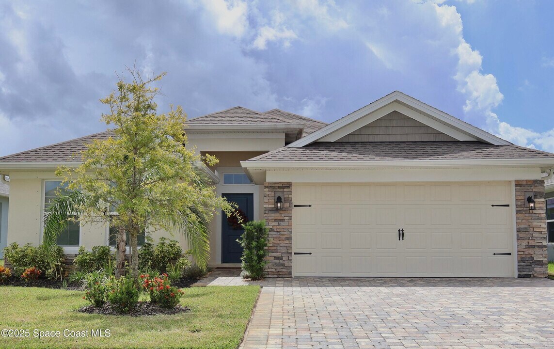 1654 Middlebury Drive in Melbourne, FL - Foto de edificio