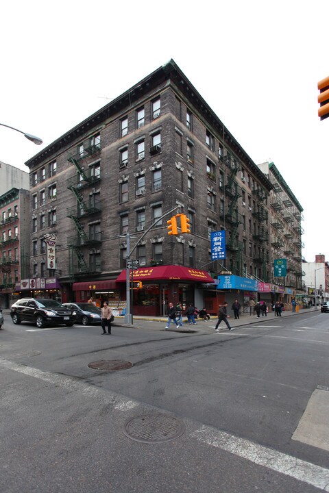 58-60 Elizabeth St in New York, NY - Building Photo