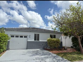 17221 SW 142nd Ct in Miami, FL - Building Photo