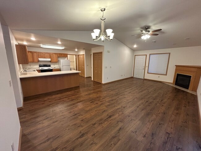 4810 Southridge Ct, Unit 1 in Eau Claire, WI - Building Photo - Building Photo