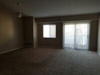 825 Clyde Ave photo'