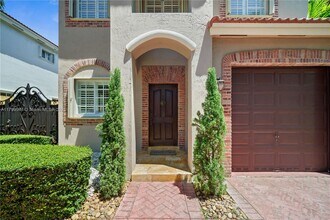 9101 SW 41st St in Miami, FL - Building Photo - Building Photo