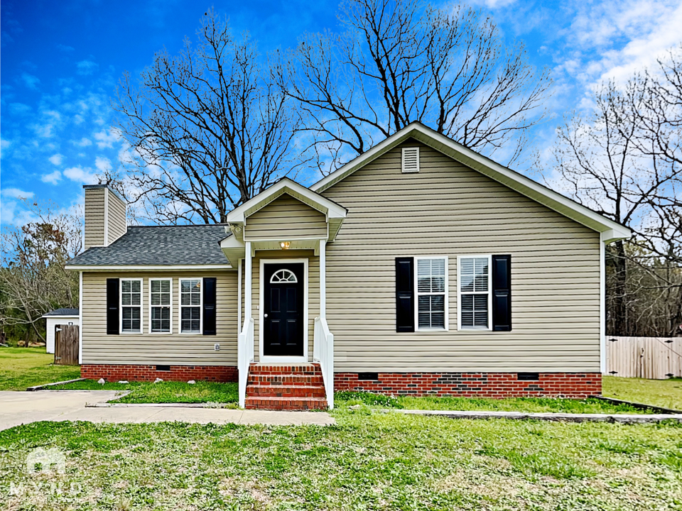 1013 Laurel Leaf Rd in Zebulon, NC - Building Photo