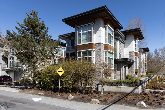 3025 Baird Rd in North Vancouver, BC - Building Photo - Building Photo