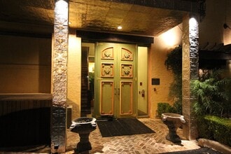 319 S Flores St in San Antonio, TX - Building Photo - Building Photo