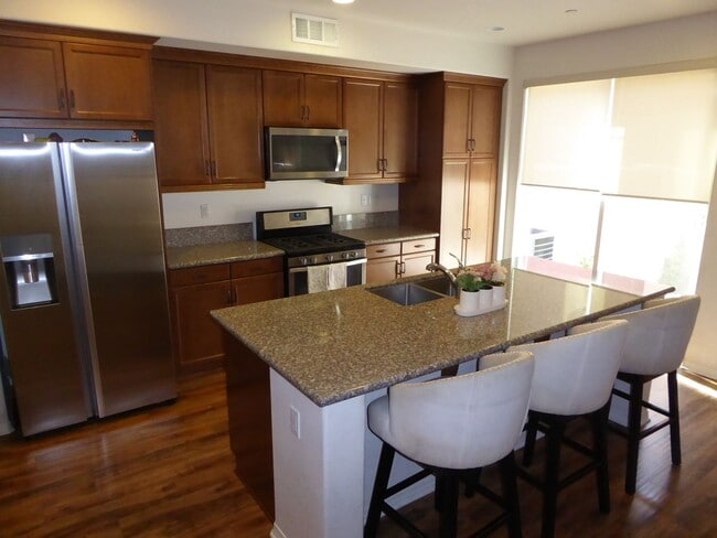 22062 Barrington Way in Santa Clarita, CA - Building Photo - Building Photo