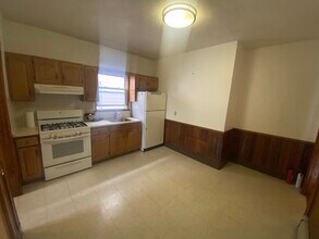 32 Oakland St, Unit 2 in Cambridge, MA - Foto de edificio - Building Photo