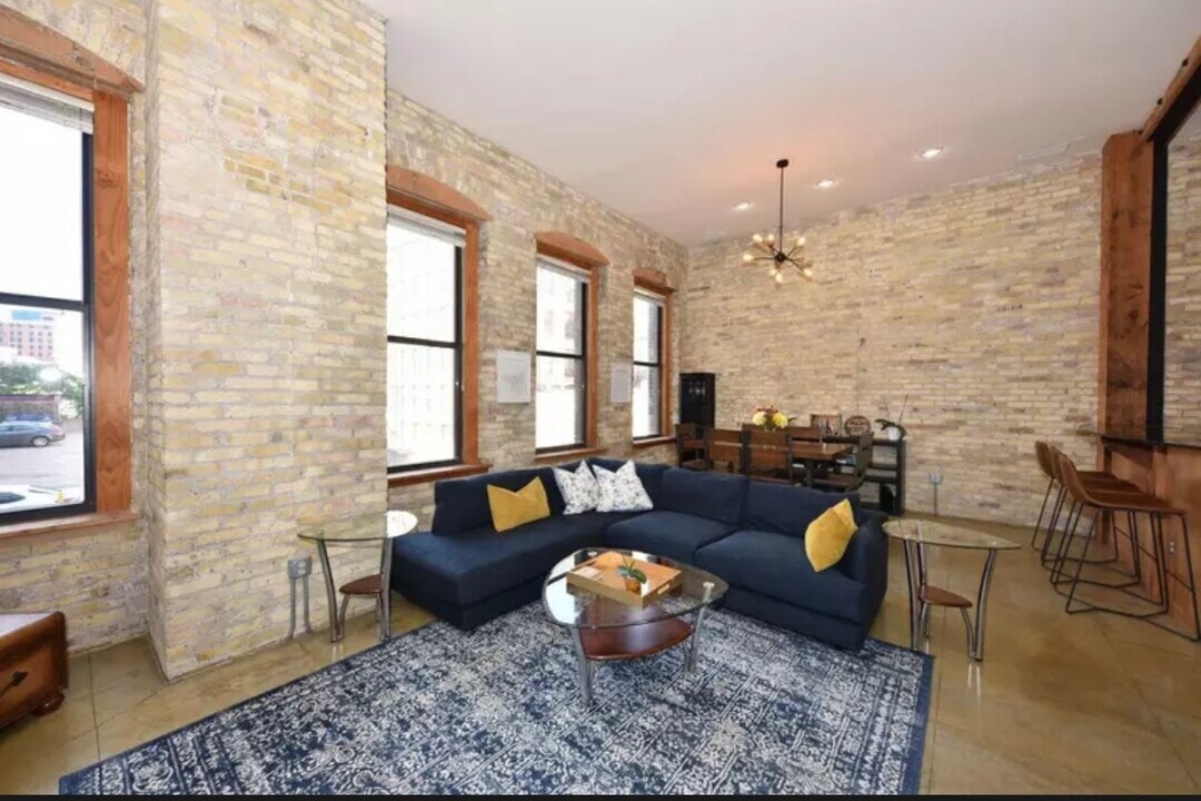 773 N Water St, Unit 21 in Milwaukee, WI - Building Photo
