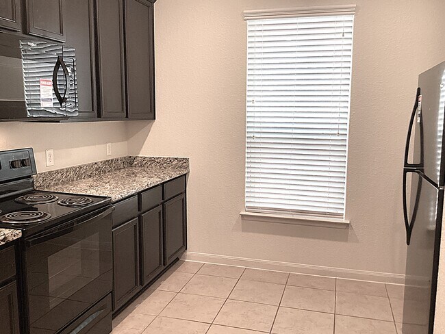 19800 Andrew Johnson Dr in Manor, TX - Foto de edificio - Building Photo