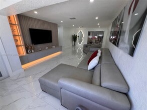 10412 SW 173rd St in Miami, FL - Building Photo - Building Photo
