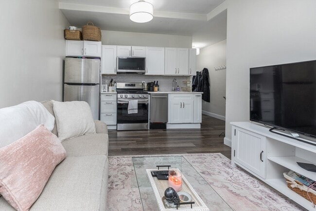 100 H St in Boston, MA - Building Photo - Building Photo