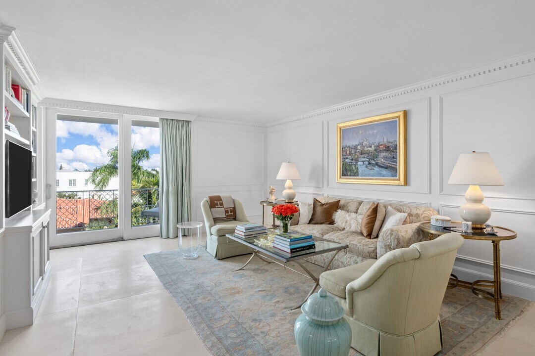 354 Chilean Ave in Palm Beach, FL - Building Photo