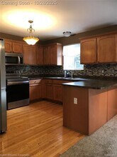 233 Tucker St in Pontiac, MI - Building Photo - Building Photo