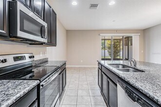 7012 Holly Heath Dr in Riverview, FL - Building Photo - Building Photo