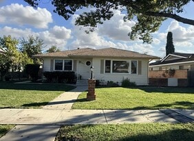 826 S Clementine St in Anaheim, CA - Building Photo