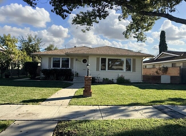 property at 826 S Clementine St