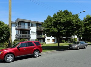 2155 W 5th Ave in Vancouver, BC - Building Photo - Primary Photo