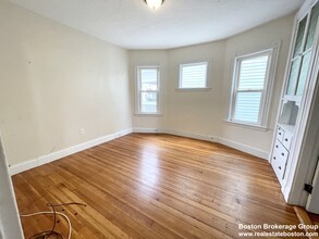 26 Taft St, Unit #2 in Boston, MA - Building Photo - Building Photo