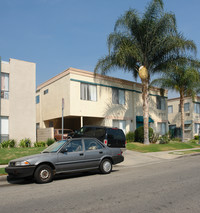 Chatsworth Gardens in Canoga Park, CA - Foto de edificio - Building Photo