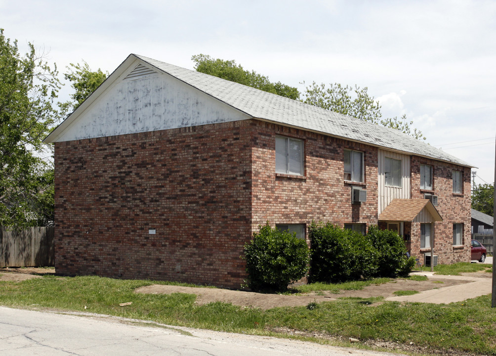 Candy Arms Apartments in Tulsa, OK - Building Photo