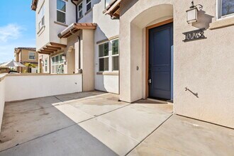 1073 Delpy View Pt in Vista, CA - Building Photo - Building Photo