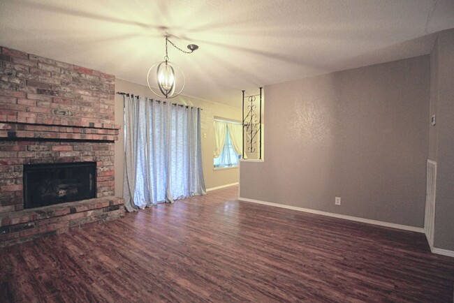 5638 Creekwood St in San Antonio, TX - Building Photo - Building Photo