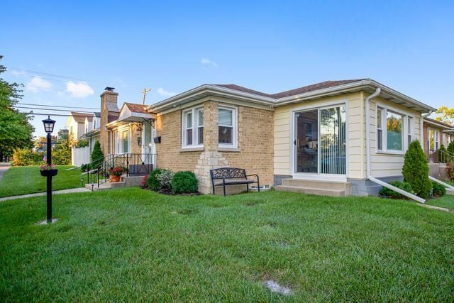 8001 N Elmore St in Niles, IL - Building Photo - Building Photo