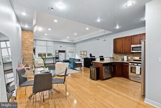 1535 Fairmount Ave in Philadelphia, PA - Building Photo - Building Photo