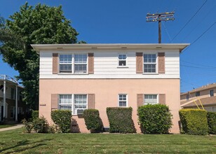 121 N Parish Pl in Burbank, CA - Building Photo - Building Photo