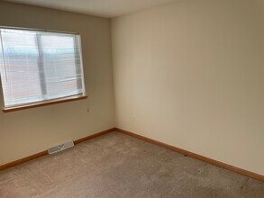 508 3rd St in Charles City, IA - Foto de edificio - Building Photo