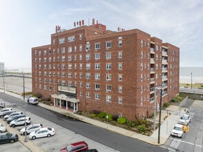 Lafayette Terrace in Long Beach, NY - Foto de edificio - Primary Photo