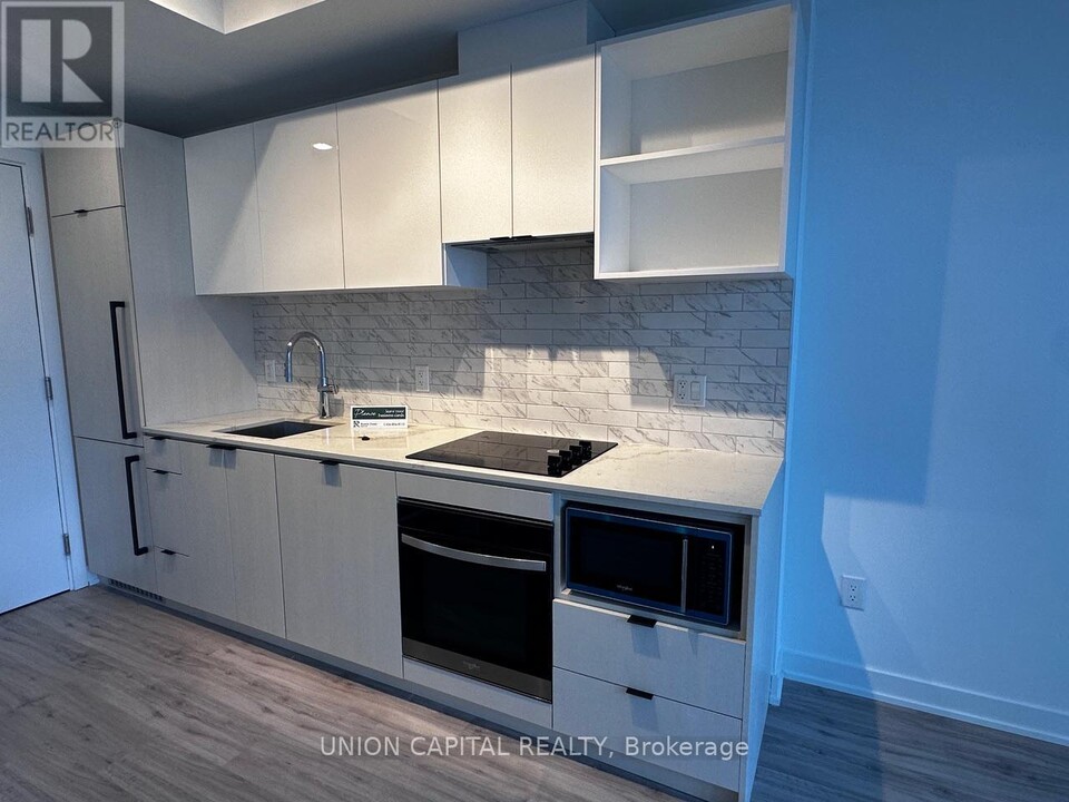 252-3252 Church St in Toronto, ON - Building Photo