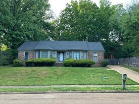 8588 Kettering Dr in Memphis, TN - Building Photo