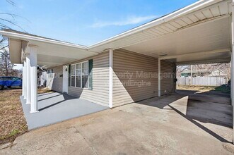 811 St Thomas Ln in Sauget, IL - Building Photo - Building Photo