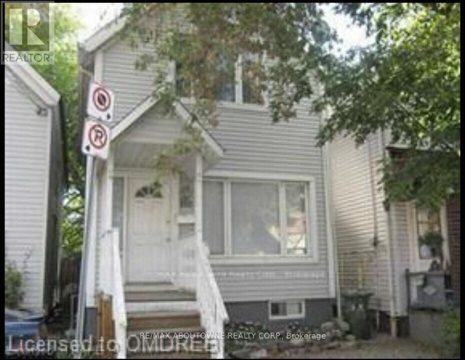 110 BEACH Rd in Hamilton, ON - Building Photo