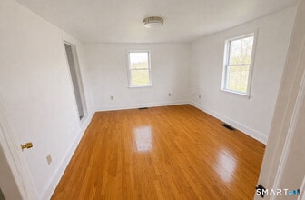 493 High St in Milford, CT - Building Photo - Building Photo