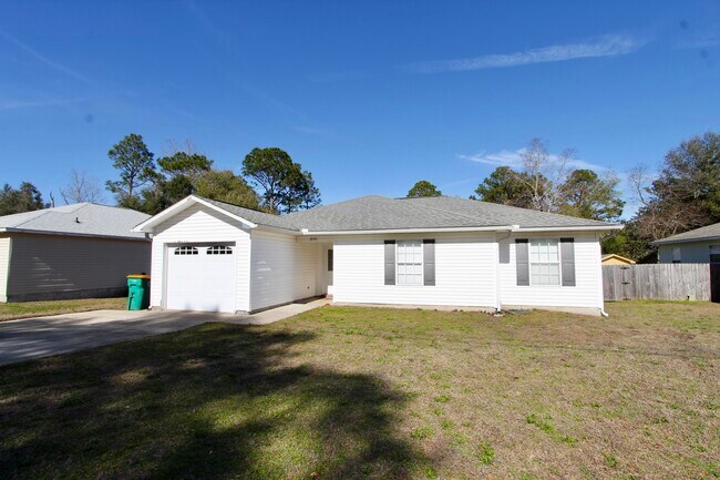 3151 Forrest Ave in Crestview, FL - Building Photo - Building Photo