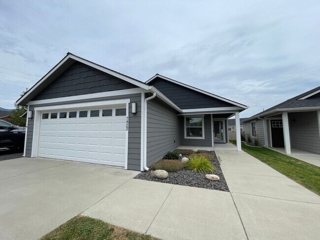 7922 W Kayak Ct in Rathdrum, ID - Building Photo - Building Photo