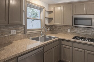 160 Santa Ana Ave in Long Beach, CA - Building Photo - Building Photo