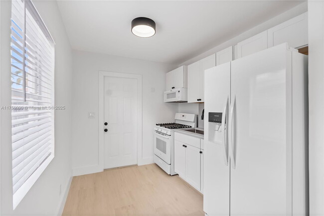 815 NE 5th St in Hallandale Beach, FL - Building Photo - Building Photo