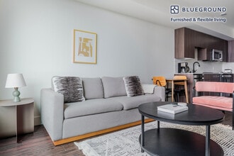 19888 40th Ave W in Lynnwood, WA - Foto de edificio - Building Photo