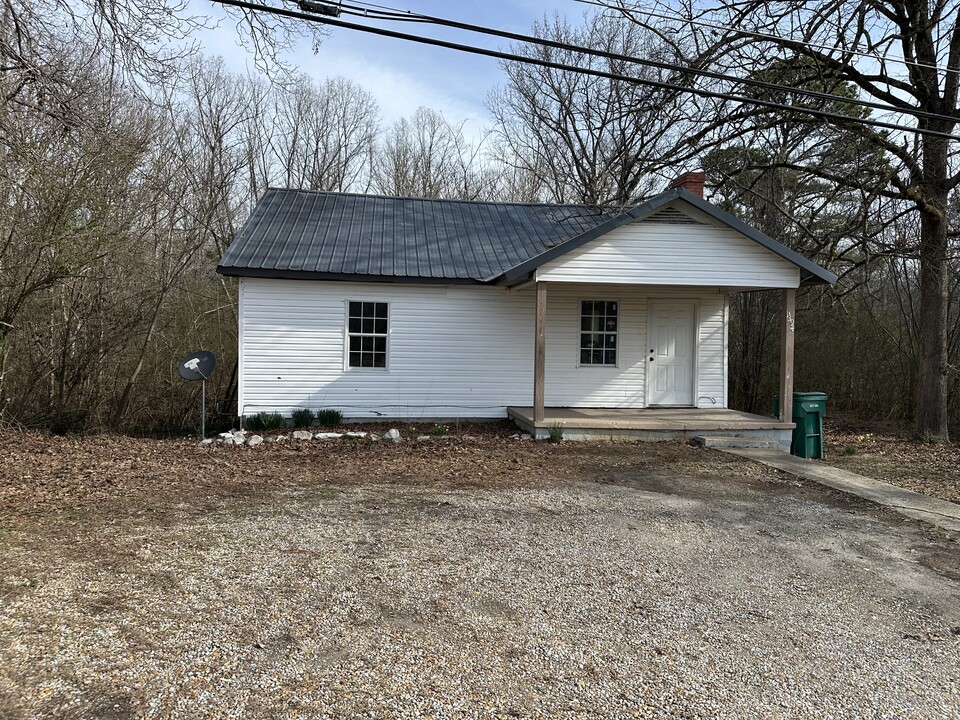 1394 Beech Springs Rd in Saltillo, MS - Building Photo