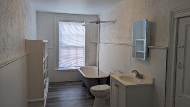 721 N Hamilton St in Saginaw, MI - Foto de edificio - Building Photo