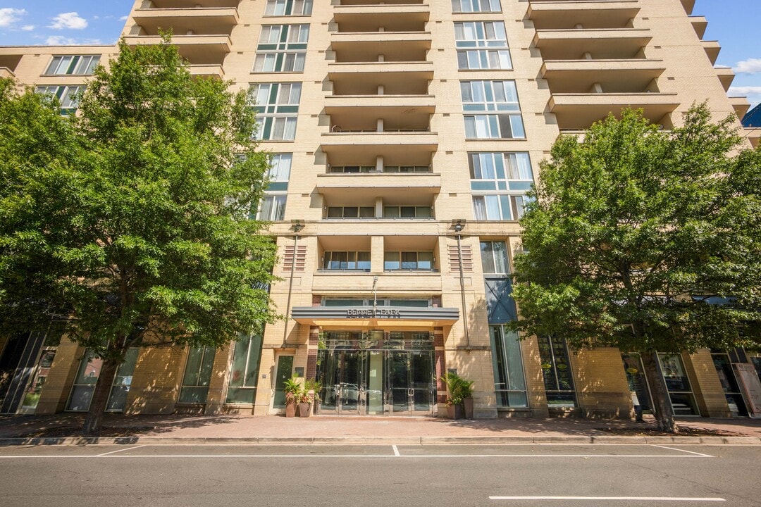 Bennett Park in Arlington, VA - Building Photo