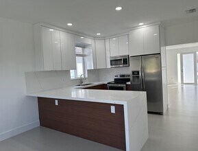 12588 SW 121st Ave in Miami, FL - Building Photo - Building Photo