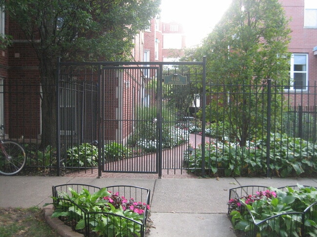 4445 N Paulina St in Chicago, IL - Building Photo - Building Photo