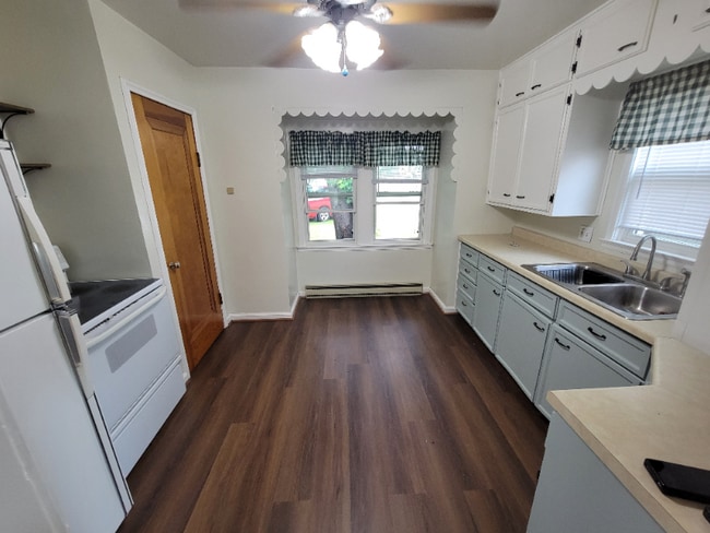 property at 1607 E 7th St