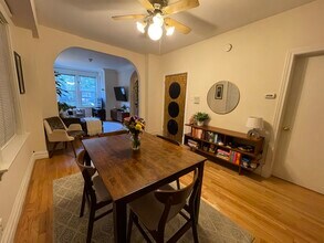 1038 W Roscoe St, Unit 1 in Chicago, IL - Building Photo - Building Photo